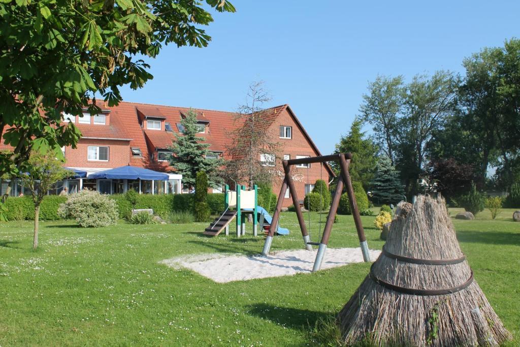 Hotel & Restaurant Am Wasser Breege Exterior foto
